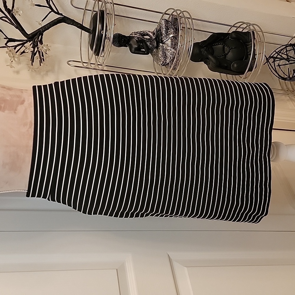 LOFT Black and White Striped Pencil Skirt, Size MT. NWOT